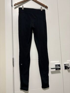 Deep navy High-Waist Athletic Leggings With Subtle Waistband